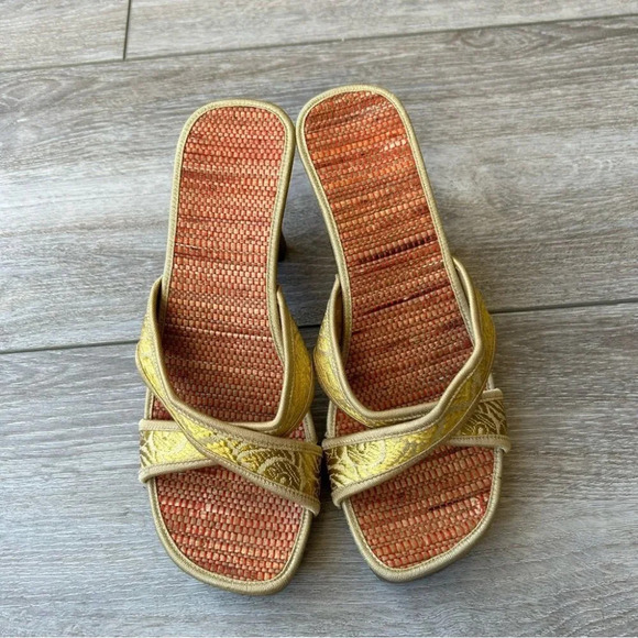 Vintage LM Gold Wooden Hand  Tooled Heel Slipper Sandals - Picture 2 of 14
